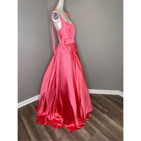 MAC DUGGAL TIE SHOULDER SWEETHEART BALLGOWN - Picture 7 of 10